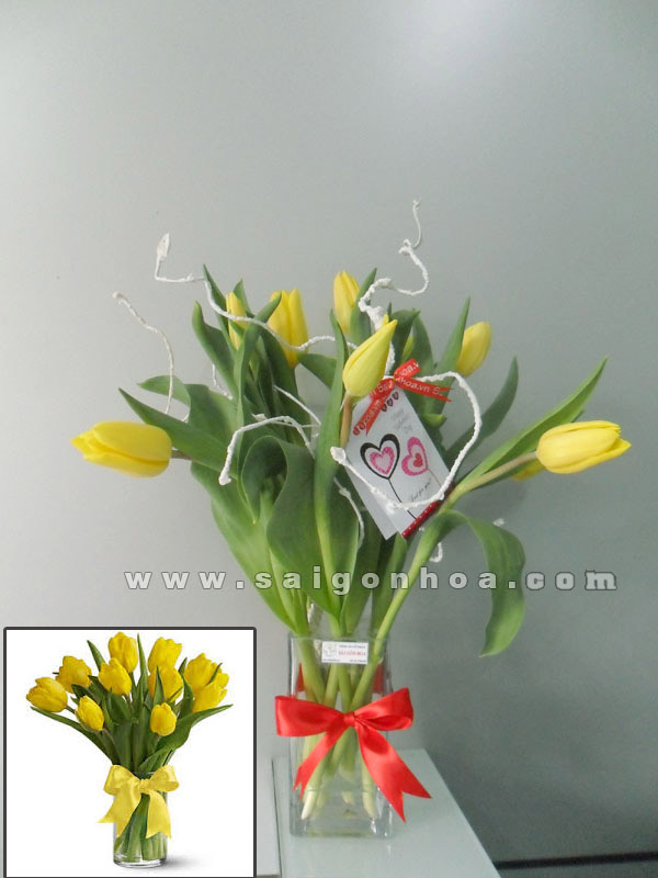 hoa tulip mau vang chau thuy tinh