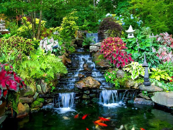 Mỗi mùa đi qua, cảnh quan lại khoác lên mình một gam màu, một cảm xúc khác biệt: xuân rực rỡ sức sống, hè xanh mát, thu lãng mạn dịu dàng, đông tối giản tinh khôi. Sự luân phiên ấy tạo nên nhịp điệu tự nhiên, giúp con người cảm nhận rõ hơn sự gắn kết giữa kiến trúc, thiên nhiên và dòng chảy thời gian.