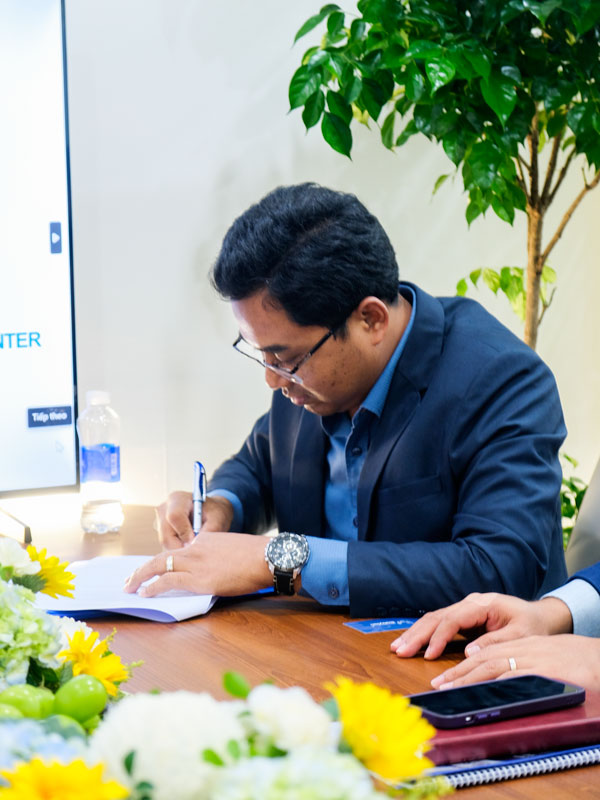 SÀI GÒN HOA VÀ RCRC VOCATIONAL TRAINING CENTER KÝ KẾT MOU – MỞ RA HÀNH TRÌNH KẾT NỐI VÀ CÙNG PHÁT TRIỂN